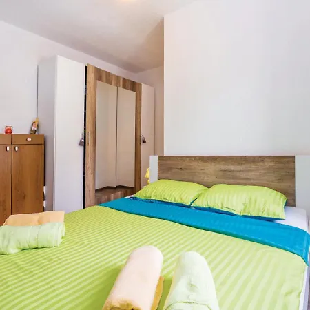 In The House With Pool, Ground Floor Apartman
